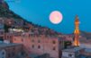 Şehidiye Mosque and Full Moon Over Mardin Old Town at Dusk - A Historic Ambiance Bathed in Moonlight.