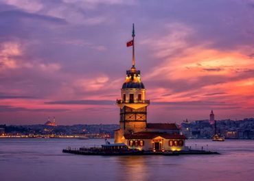 Captivating Sunset over the Bosphorus, Embracing the Iconic Maiden's Tower (Kız Kulesi).